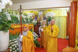 Chư tôn đức Ban Trị sự GHPGVN Q.Tân Bình hữu nhiễu kim quan cố Ni trưởng Thích nữ Như Tâm - Ảnh: Nguyên Tài/BGN