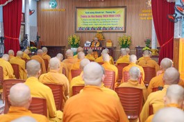 Trưởng lão Hòa thượng Thích Minh Chơn sách tấn chư hành giả an cư chùa Giác Nguyên (xã Xuân Thới Sơn, TP.HCM) - Ảnh: Nguyên Tài/BGN