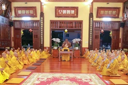 Chư Tăng Ni trang nghiêm thính giới chung tại chùa Hải Quang - Ảnh: Nguyên Tài/BGN