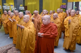 Chư tôn giáo phẩm Hội đồng Chứng minh, Hội đồng Trị sự GHPGVN dâng hương tưởng niệm Trưởng lão Hòa thượng Thích Thiện Tánh - Phó Chủ tịch Hội đồng Trị sự tân viên tịch - Ảnh: Bảo Toàn/BGN