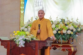 Hòa thượng Thích Huệ Thông, Phó Chủ tịch Hội đồng Trị sự, Trưởng ban Pháp chế T.Ư, Cố vấn Ban Trị sự GHPGVN TP.HCM chia sẻ đến Tăng Ni - Ảnh: Nguyên Tài/BGN