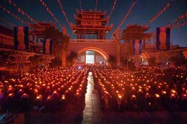 Trang nghiêm Lễ hoa đăng vía Phật A Di Đà tại chùa An Hồng (phường Hồng An, TP.Hải Phòng)