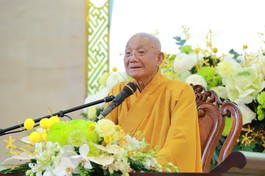 Trưởng lão Hòa thượng Thích Minh Thông chia sẻ chủ đề “Giới luật Phật giáo” - Ảnh: Trung Thắng