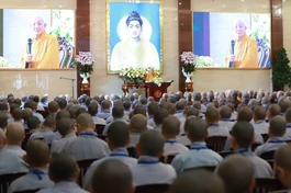 Chư Tăng Ni tham dự buổi sinh hoạt chủ đề “Giới luật Phật giáo” - Ảnh: Trung Thắng