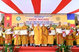 Ban Trị sự GHPGVN tỉnh Quảng Ngãi trao Giáo chỉ tấn phong giáo phẩm đến chư tôn đức