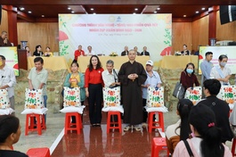 Chùa Diệu Pháp tặng 1.000 phần quà Tết đến người dân có hoàn cảnh khó khăn