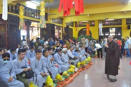 1.800 phần quà Tết của tổ đình Giác Lâm tặng đến gia đình khó khăn và người khiếm thị