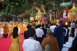 Chư tôn đức, quan khách thành kính kỷ niệm ngày khánh đán Đức Quán Thế Âm Bồ-tát, 19-2-Bính Ngọ