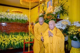 Trưởng lão Hòa thượng Thích Thiện Nhơn hữu nhiễu kim quan tiễn biệt Hòa thượng tân viên tịch - Ảnh: Đăng Huy