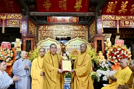 Hòa thượng Thích Quảng Hà trao quyết định chuẩn y nhân sự Ban Đại diện Phật giáo liên phường Nam Định, nhiệm kỳ 2026-2031