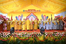 Trao quyết định, tặng hoa chúc mừng tân Ban Đại diện Phật giáo liên xã Ý Yên, nhiệm kỳ 2026-2031