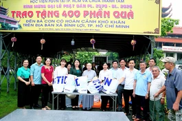 Học viện Phật giáo VN tại TP.HCM và chùa Thanh Tâm tặng 500 phần quà Phật đản đến người dân có hoàn cảnh khó khăn trên địa bàn