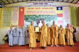 Hòa thượng Thích Quảng Hà, Trưởng ban Trị sự GHPGVN tỉnh Ninh Bình trao quyết định chuẩn y nhân sự Ban Đại diện Phật giáo liên xã Bình Lục, nhiệm kỳ 2026-2031