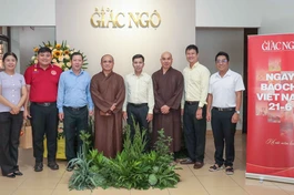 Đoàn lãnh đạo Đảng ủy - HĐND - UBND - Ủy ban MTTQVN phường Xuân Hòa thăm, chúc mừng Báo Giác Ngộ vào sáng 19-6 - Ảnh: Nguyên Tài/BGN