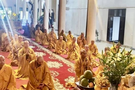 Hòa thượng Thích Quảng Hà, Phó Chủ tịch Hội đồng Trị sự, Trưởng ban Trị sự GHPGVN tỉnh Ninh Bình cùng 126 hành giả tác pháp thọ an cư tại thiền viện Trúc Lâm Thiên Trường 