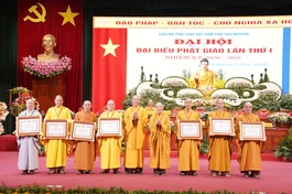 Trung ương GHPGVN tặng Bằng tuyên dương công đức đến tập thể, các cá nhân Ban Trị sự GHPGVN tỉnh Thái Nguyên