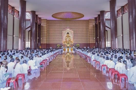 Trang nghiêm khóa lễ tụng kinh ở chánh điện Học viện Phật giáo VN tại TP.HCM