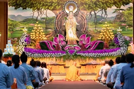 Trang nghiêm lễ vía Bồ-tát Quán Thế Âm tại pháp viện Minh Đăng Quang (P.Bình Trưng, TP.HCM)