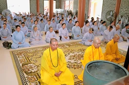 Trang nghiêm thời khóa tọa thiền tại chùa Phước Huệ
