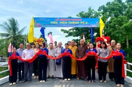Cắt băng khánh thành cầu Viên Thông số 8 tại xã Tân Phú Trung, tỉnh Đồng Tháp 