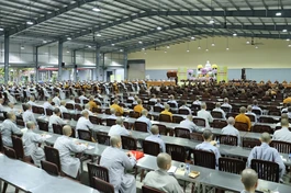 282 Tăng, Ni dự thi tuyển sinh cử nhân Phật học khóa XXI - Học viện Phật giáo VN tại TP.HCM, ngày 18-8 - Ảnh: Giác Sự