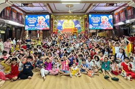 Đông đảo các em thiếu nhi tham dự đêm hội vui Tết Trung thu tại Quan Âm tu viện (TP.HCM)