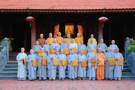 Chư tôn đức là cựu Tăng Ni sinh khóa IV Học viện Phật giáo VN tại TP.HCM lưu niệm trong ngày họp mặt