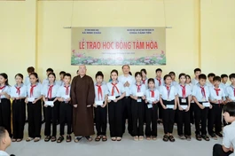 Chùa Cảnh Tiên trao học bổng Tâm Hòa đến các em học sinh hiếu học tại tỉnh Quảng Trị