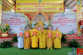 Trưởng lão Hòa thượng Thích Thanh Nhiễu trao quyết định chuẩn y nhân sự Ban Trị sự GHPGVN tỉnh Thái Nguyên, nhiệm kỳ 2026-2031
