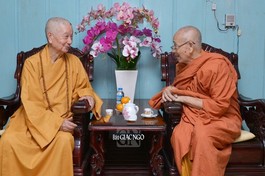 [Video] Đức Pháp chủ GHPGVN về Cần Thơ thăm Trưởng lão Hòa thượng Giác Nhường