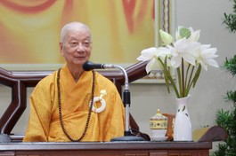 [TRỰC TUYẾN] Đức Pháp chủ sách tấn đại chúng trong Khóa huân tu ở Học viện Phật giáo VN tại TP.HCM