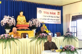 Chư tôn đức chứng minh, chủ tọa tọa đàm - Ảnh: Chúc Duyên