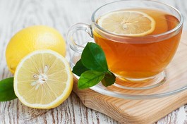 Uống nước ấm pha mật ong và chanh mỗi buổi sáng để cơ thể khỏe mạnh. Ảnh: Pinterest