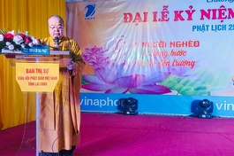 Hòa thượng Thích Thanh Nhiễu đọc diễn văn lễ Phật thành đạo