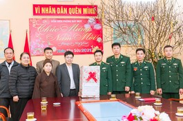 Thăm và tặng quà Tết cho các chiến sĩ bộ đội biên phòng