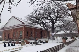 Tuyết bao phủ Thiền viện Quang Chiếu