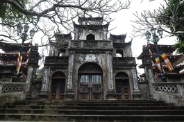 Cổng chùa Thiên Trù đóng kín. Ảnh Ngọc Thành