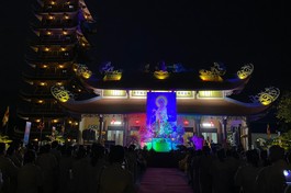 Lung linh đêm hội Quán Thế Âm