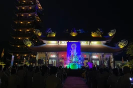 Lung linh đêm hội Quán Thế Âm