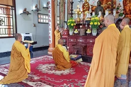 Chư tôn đức dâng lời cầu nguyện