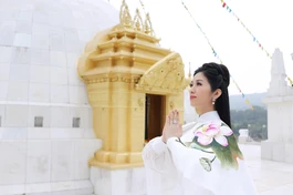 Ca sĩ Phương Nga trong MV "Quan Âm Mẹ từ bi"