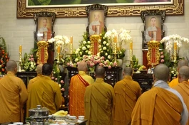 Chư tôn đức niêm hương tưởng niệm