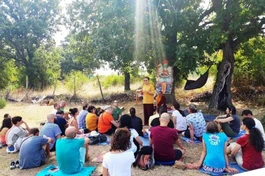 Một buổi pháp thoại ngoài trời do Pema Rinpoche tổ chức tại trung tâm Palyul