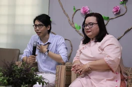 Anh Lê Tấn Đạt và Thạc sĩ Tâm lý Nguyễn Thị Tuyết Nhung chia sẻ trong buổi tọa đàm