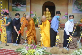 Chư tôn đức và chính quyền địa phương làm lễ khởi công xây dựng ngôi Tam bảo chùa Đồng Tương