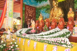 Lễ đài Phật đản sinh tại chùa Khánh Linh