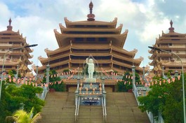 Pháp viện Minh Đăng Quang đón mừng Phật đản Phật lịch 2565