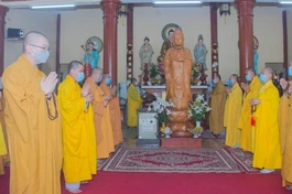 Chư tôn đức Tăng trong buổi lễ tác pháp an cư tại chùa Giác Quang