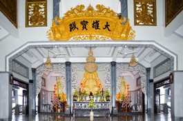 Điện Phật chùa Kim Sơn, quận Phú Nhuận, TP.HCM