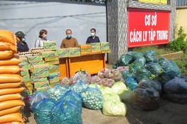 Vật phẩm của đoàn Phật giáo huyện Xuân Lộc được vận chuyển đến cơ sở cách ly tập trung